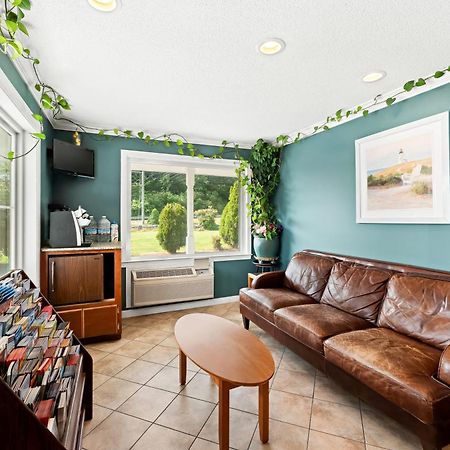 Americas Best Value Inn Stonington Mystic Екстер'єр фото